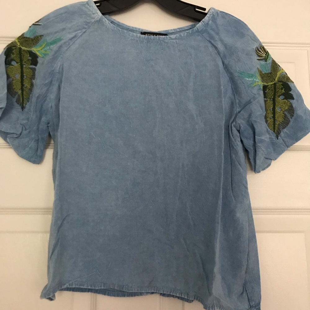 Style Envy embroidered blouse size M